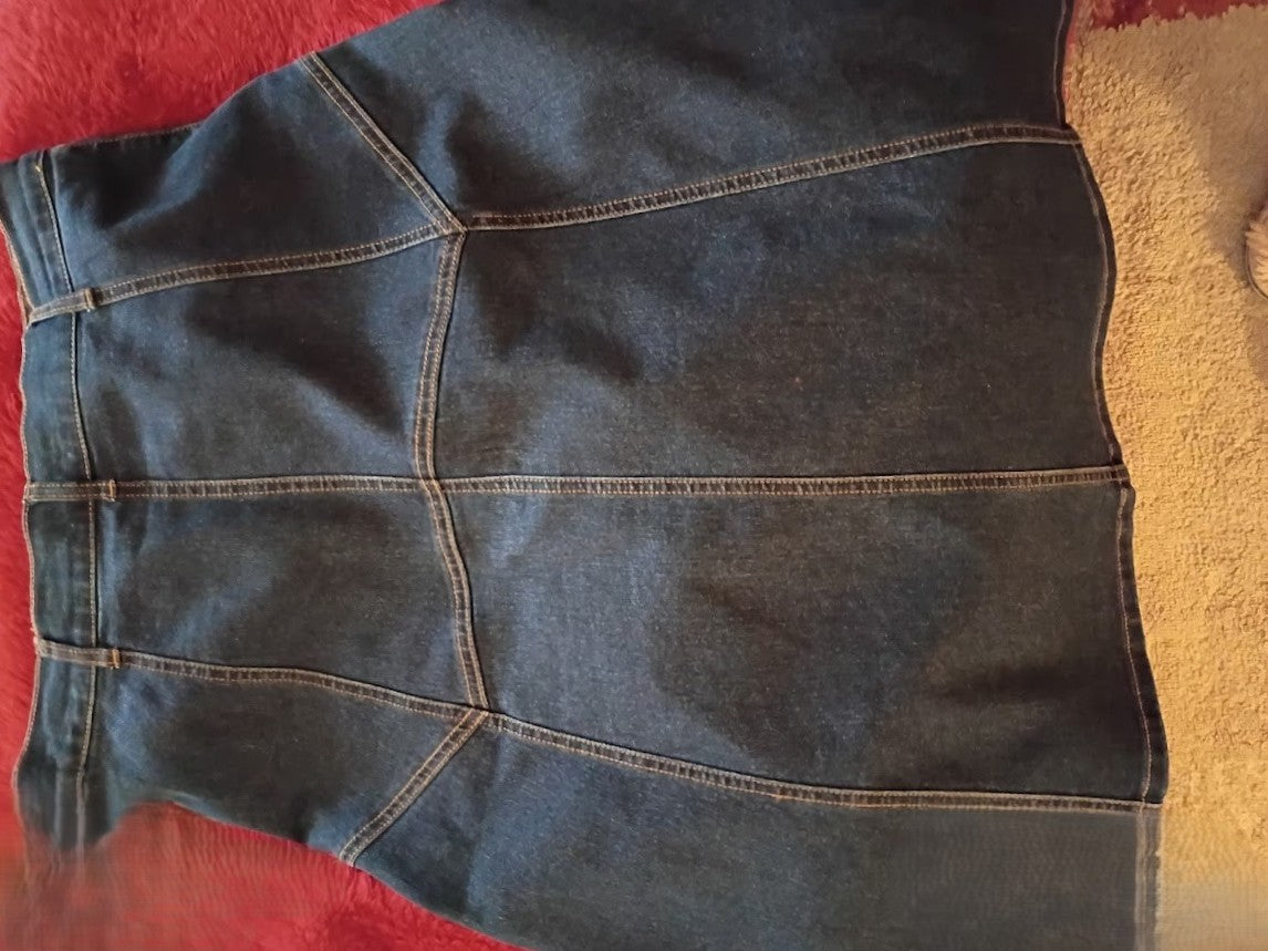 Dark Wash Panel‑Stitch Denim Skirt – Pre‑Loved (Size 12)