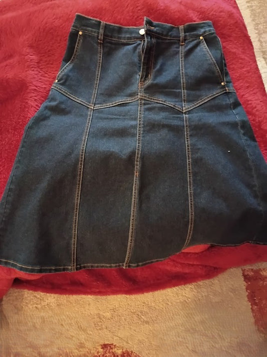Dark Wash Panel‑Stitch Denim Skirt – Pre‑Loved (Size 12)