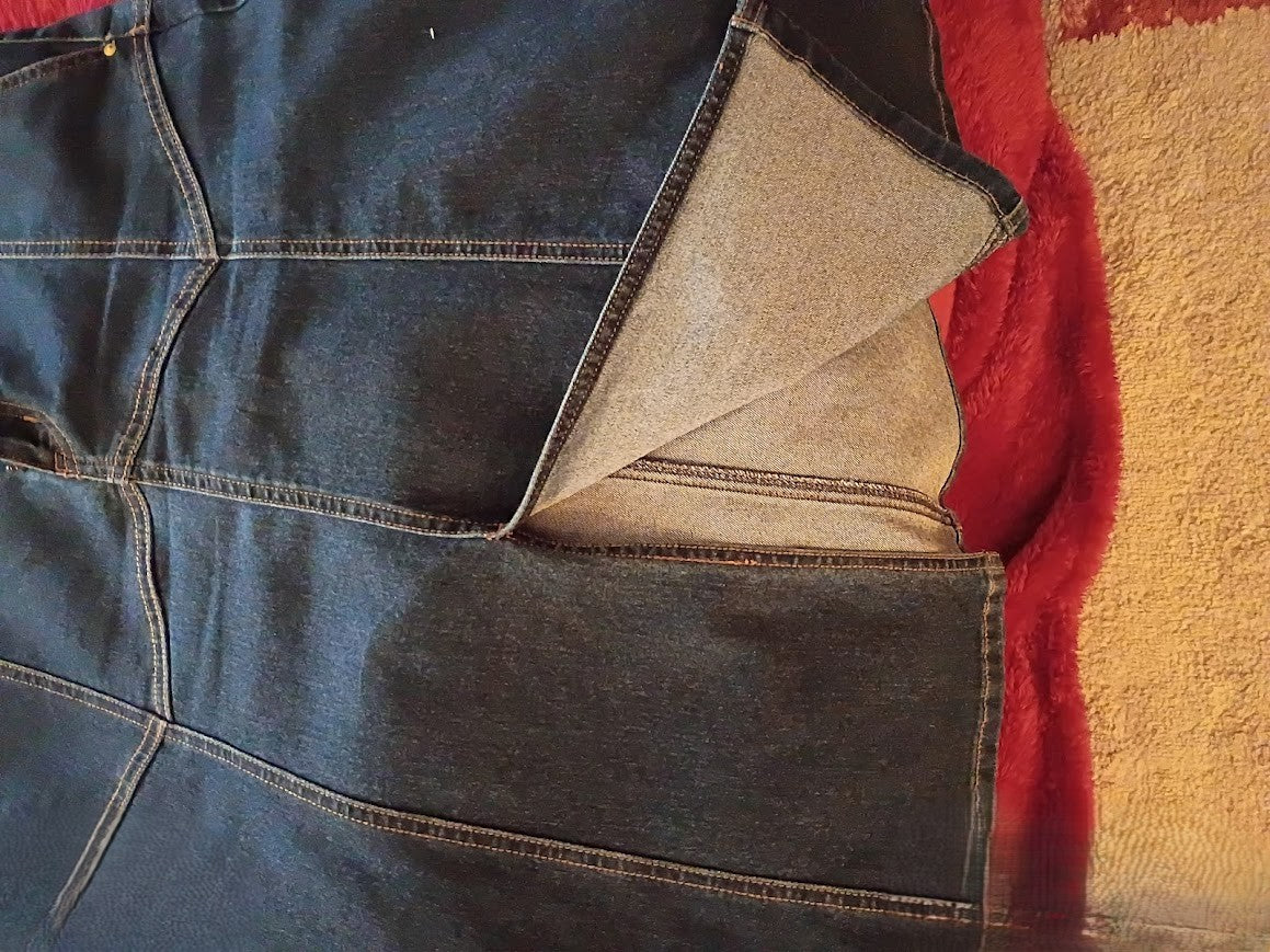 Dark Wash Panel‑Stitch Denim Skirt – Pre‑Loved (Size 12)