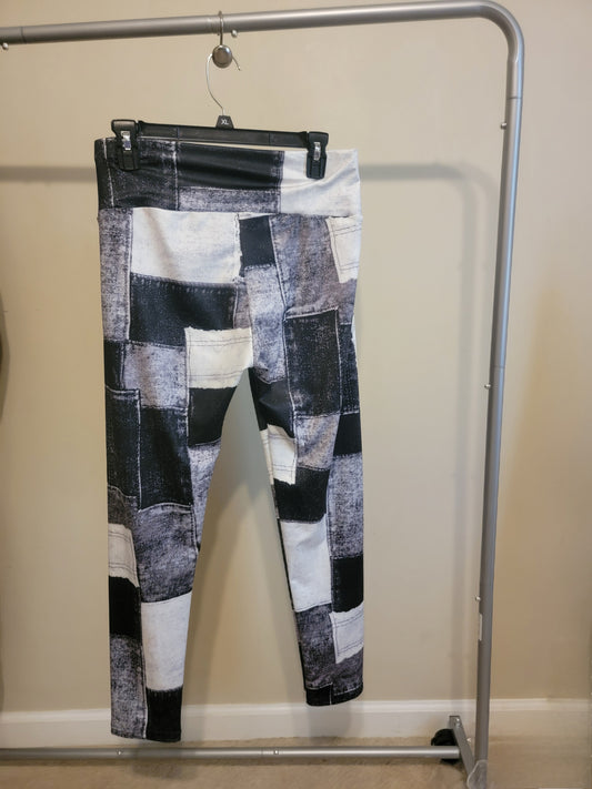 Black & Gray Patchwork Print Leggings — Size XL