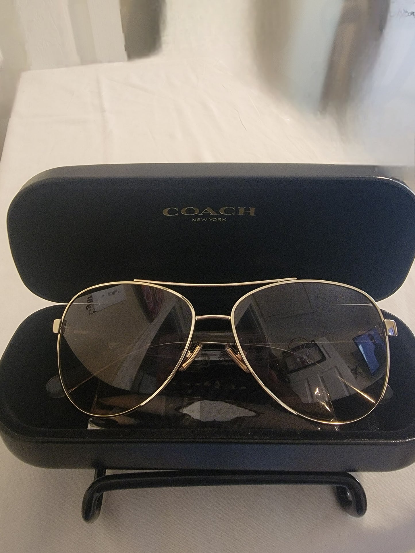 Coach HC7077 Horse & Carriage Pilot Sunglasses – Gold Aviator | Pre‑Owned by REnewd