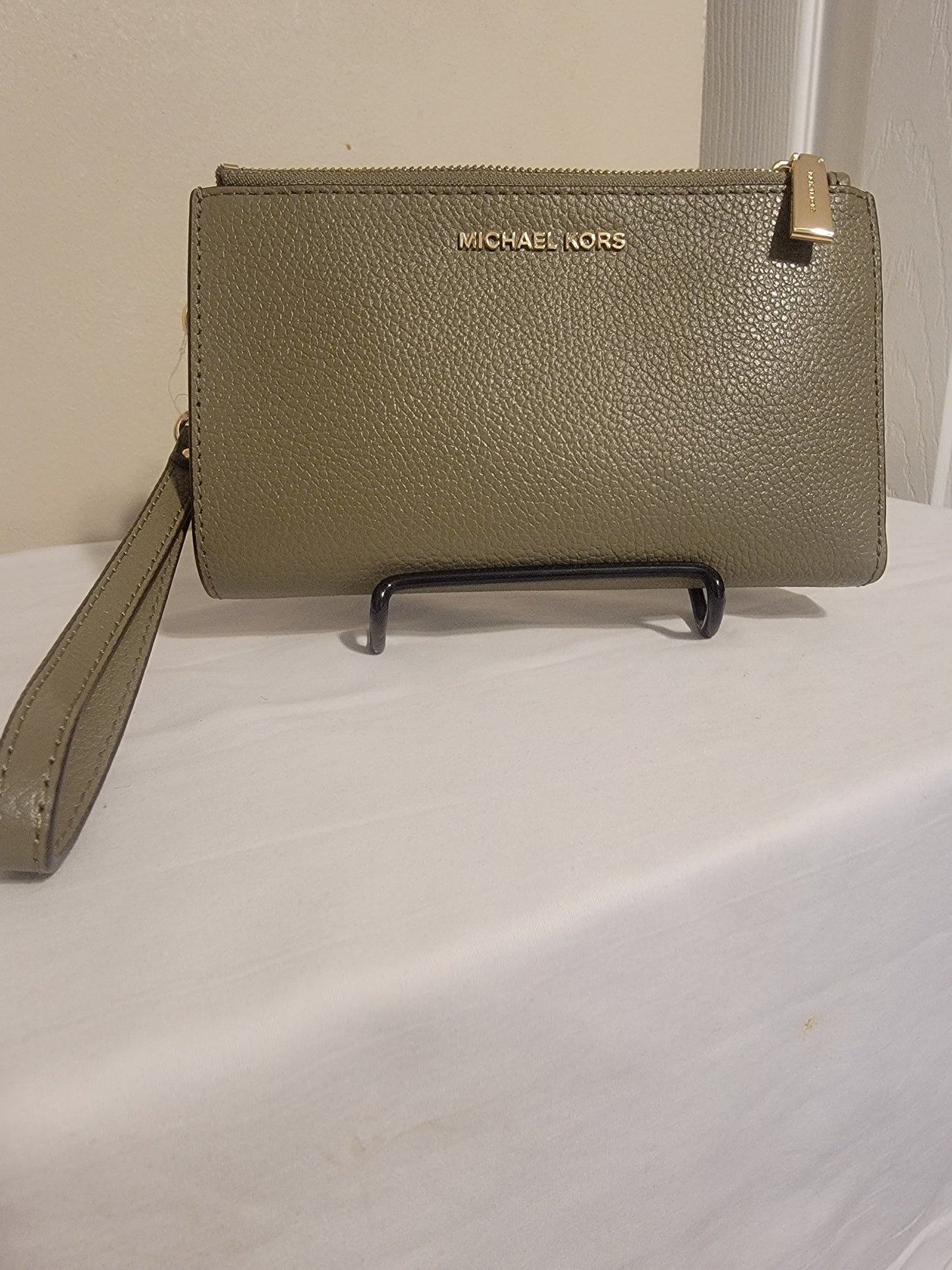 Michael Kors Jet Set Large Wristlet – Pebbled Leather | Curated Pre‑Owned by REnewd