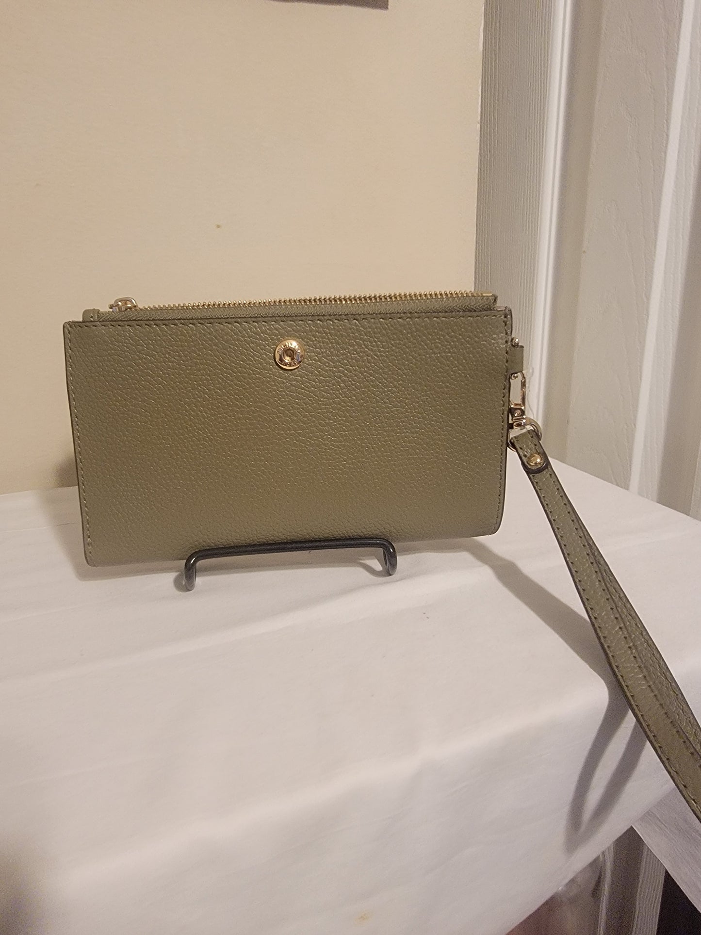 Michael Kors Jet Set Large Wristlet – Pebbled Leather | Curated Pre‑Owned by REnewd
