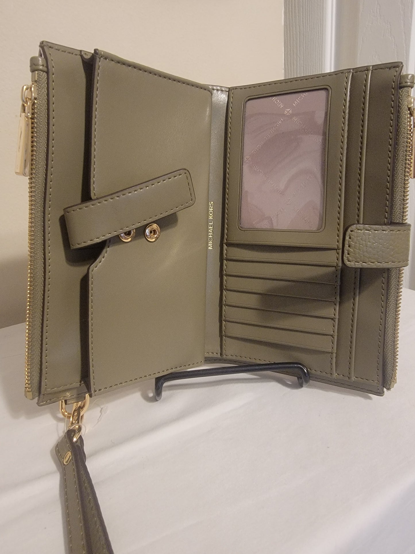 Michael Kors Jet Set Large Wristlet – Pebbled Leather | Curated Pre‑Owned by REnewd
