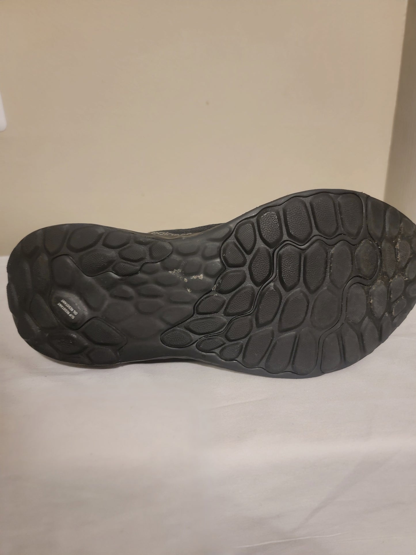 New Balance Fresh Foam Arishi v4 – Black Metallic, Size 8.5 | Pre‑Owned by REnewd