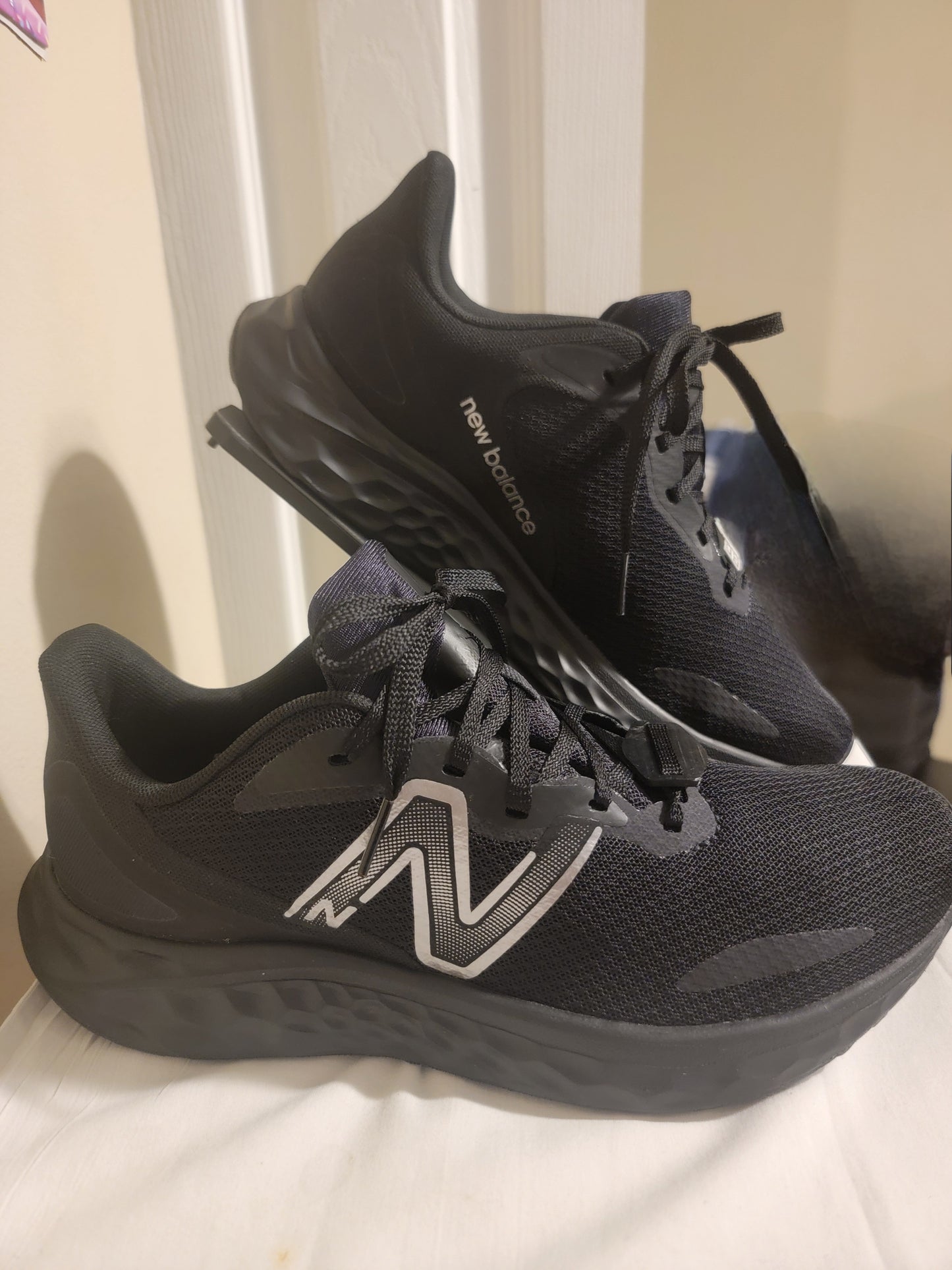 New Balance Fresh Foam Arishi v4 – Black Metallic, Size 8.5 | Pre‑Owned by REnewd