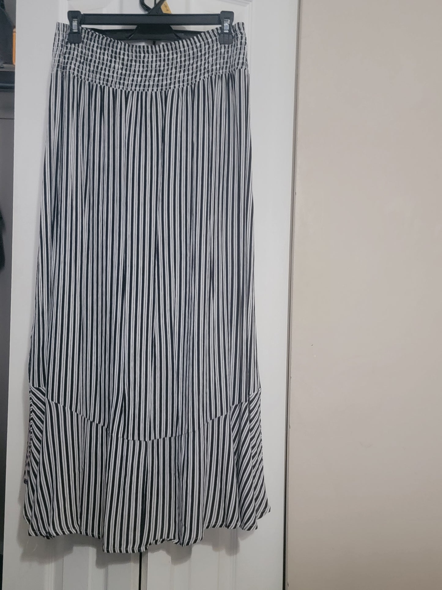 Pink Laundry Striped Jersey Maxi Skirt – Black & White, Size L | Pre‑Owned by REnewd