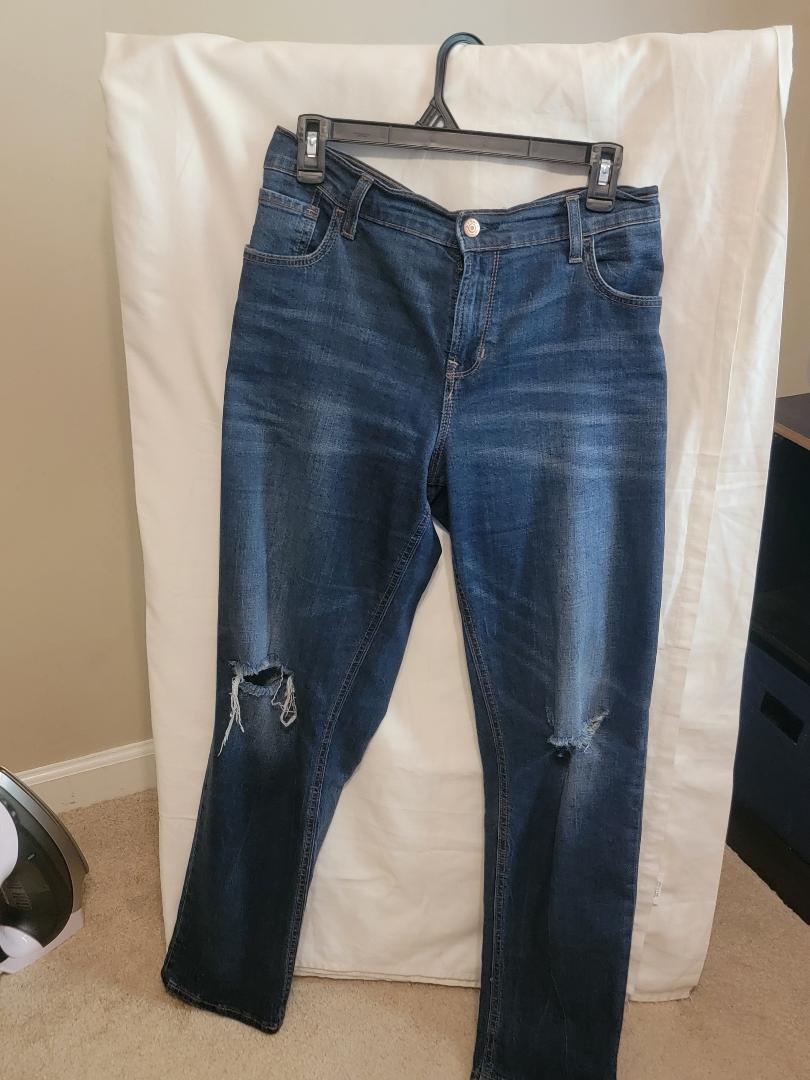 Old Navy Boyfriend Skinny Distressed Jeans – Dark Wash, Size 12 | Pre-Owned by REnewd