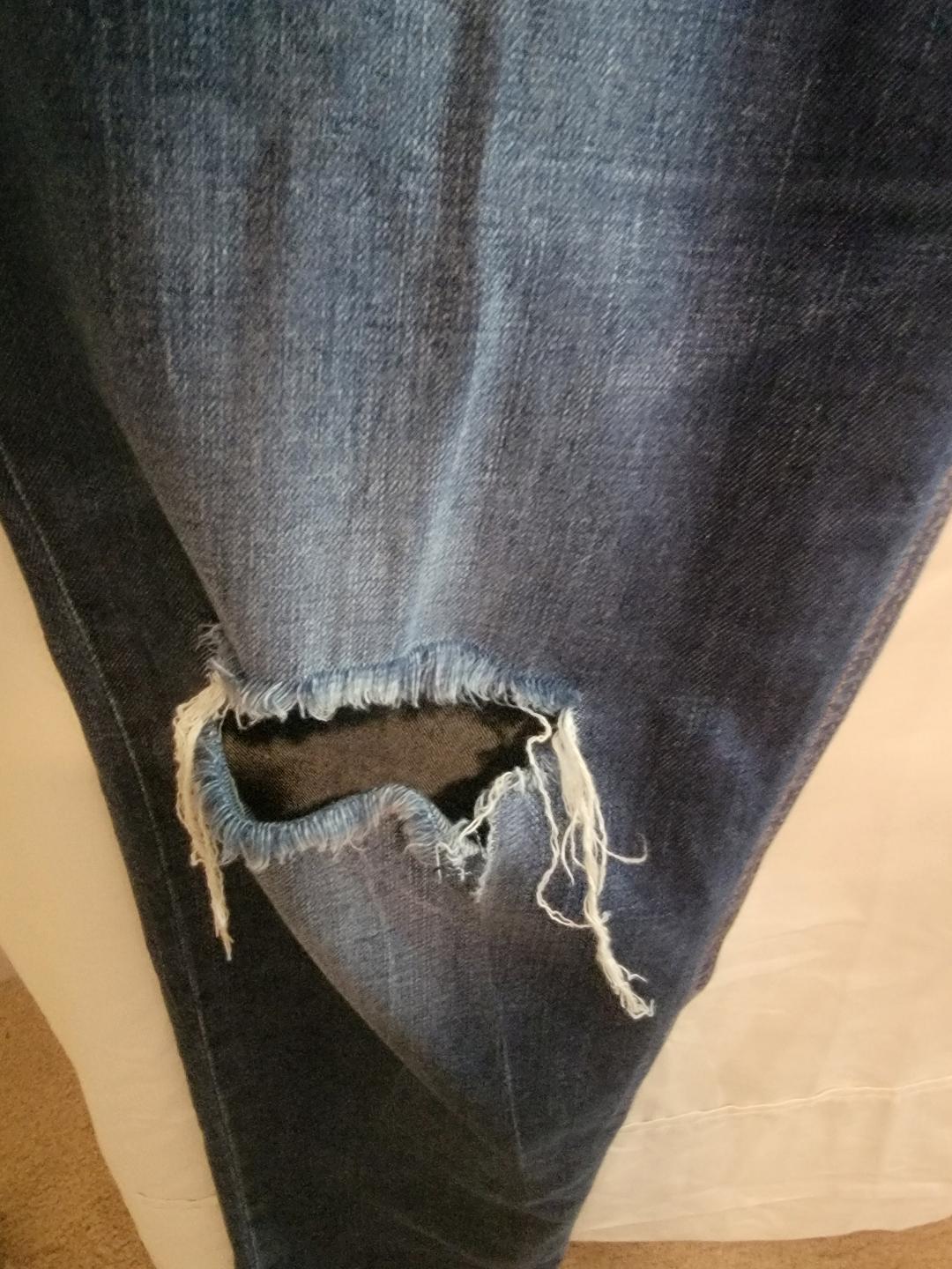 Old Navy Boyfriend Skinny Distressed Jeans – Dark Wash, Size 12 | Pre-Owned by REnewd