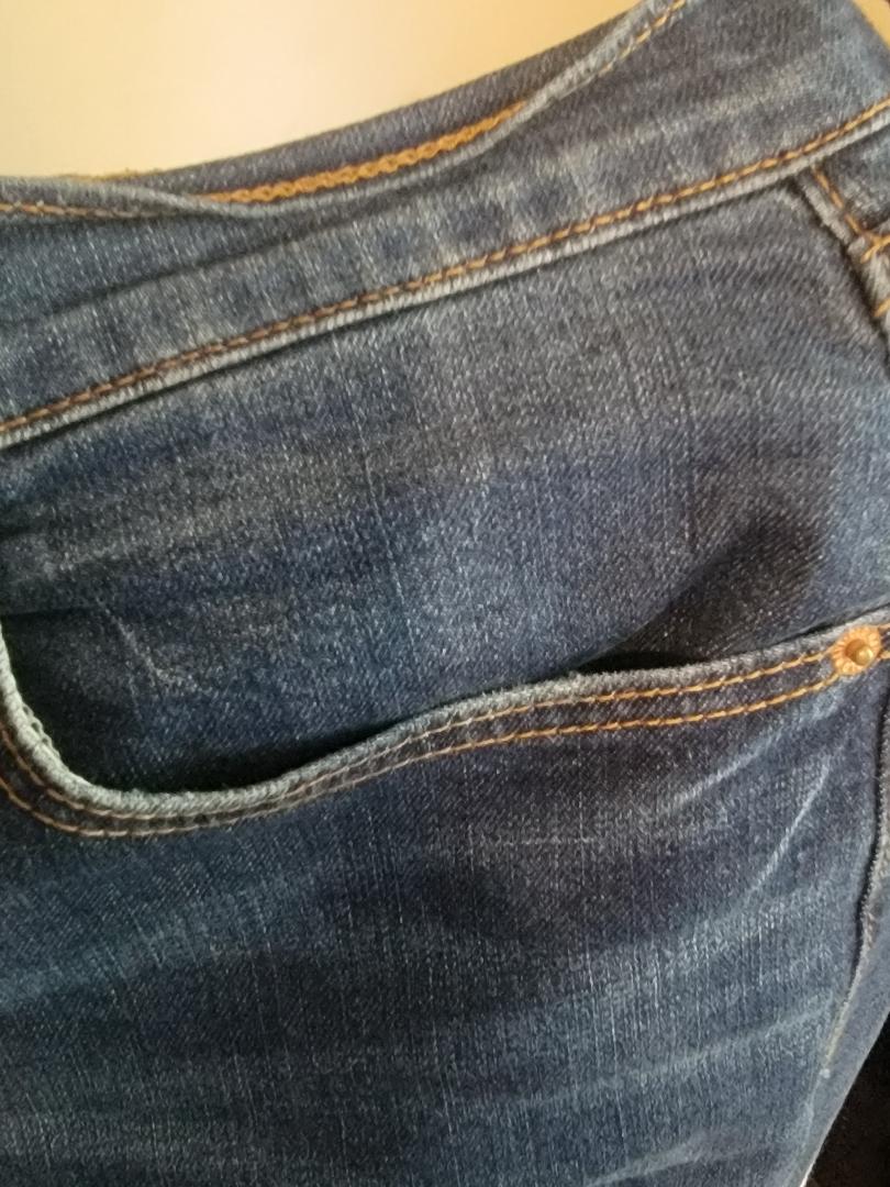 Old Navy Boyfriend Skinny Distressed Jeans – Dark Wash, Size 12 | Pre-Owned by REnewd