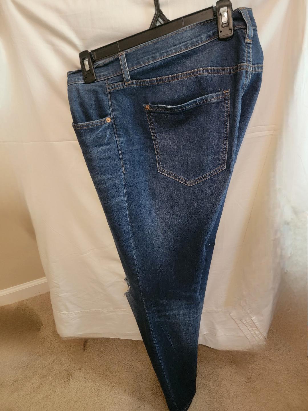 Old Navy Boyfriend Skinny Distressed Jeans – Dark Wash, Size 12 | Pre-Owned by REnewd