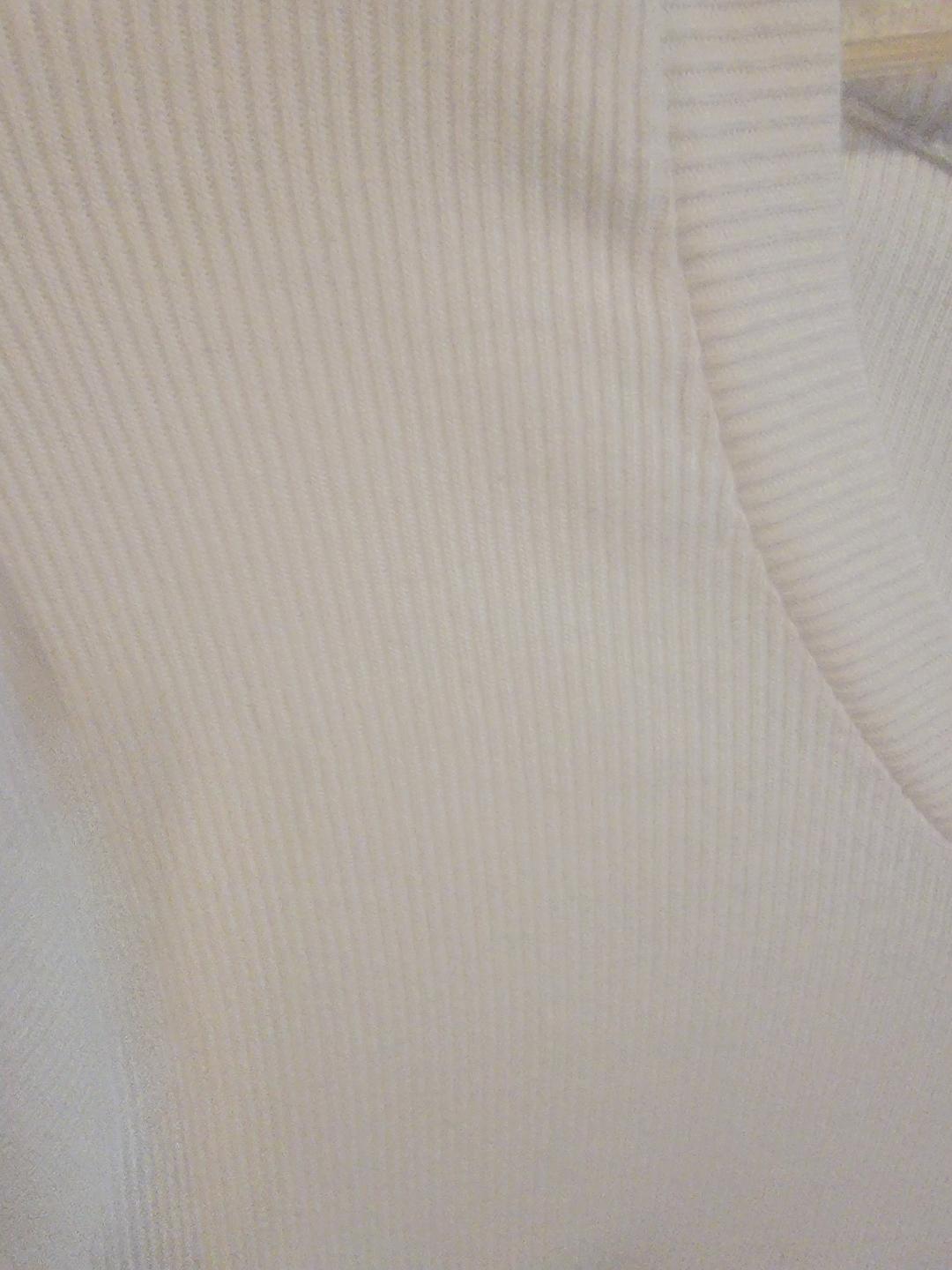 GUESS Long‑Sleeve Logo T‑Shirt – L/TG (White)