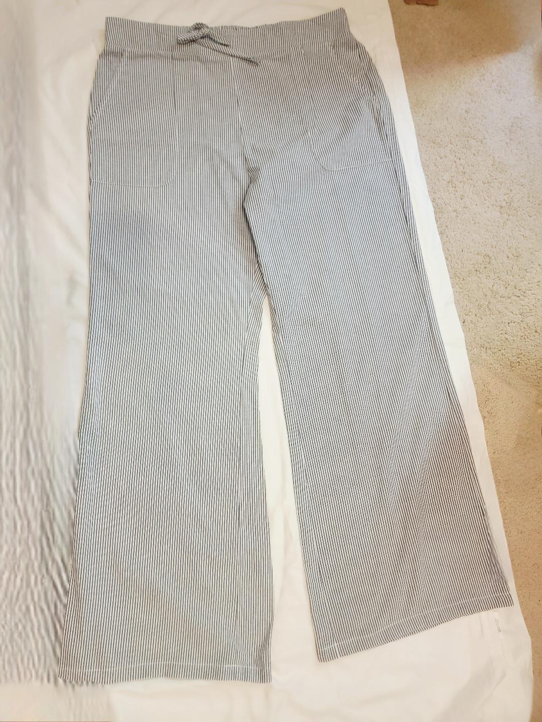 Grey-Blue Striped Wide-Leg Lounge Pants – Size XL | Pre-Owned by REnewd
